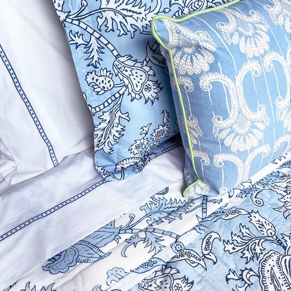 Roberta Roller Rabbit Amanda Quilt Blue Bell  King + 4 Matching Euro Shams - Picture 1 of 8